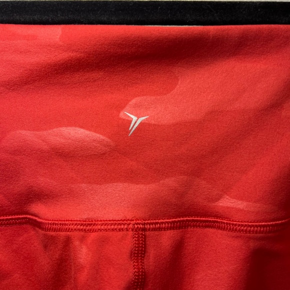 Old Navy Women's Powersoft 7/8 Elevate Leggings Red Camo Athletic NEW Size Large - Picture 10 of 13